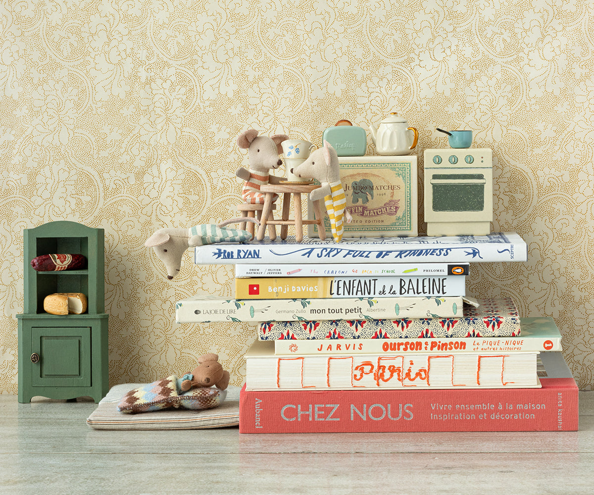 Triplets, Baby mice in matchbox