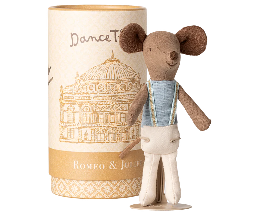 Ballet dancer mouse, Big brother