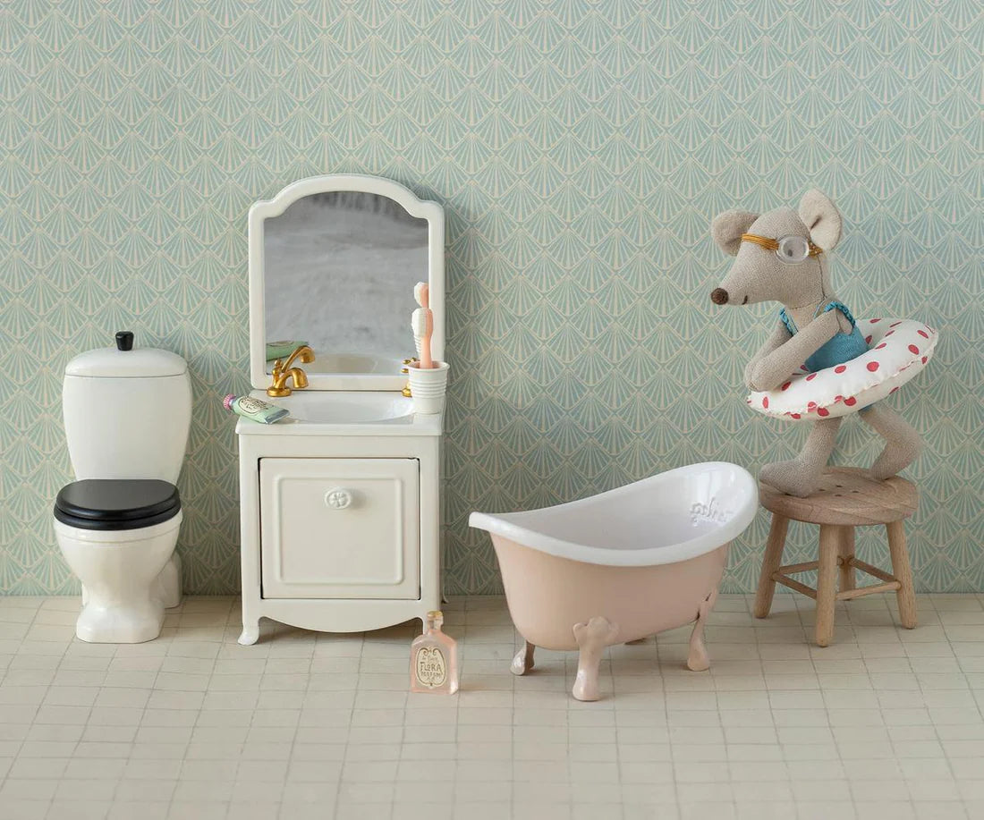 Bathtub, Mouse