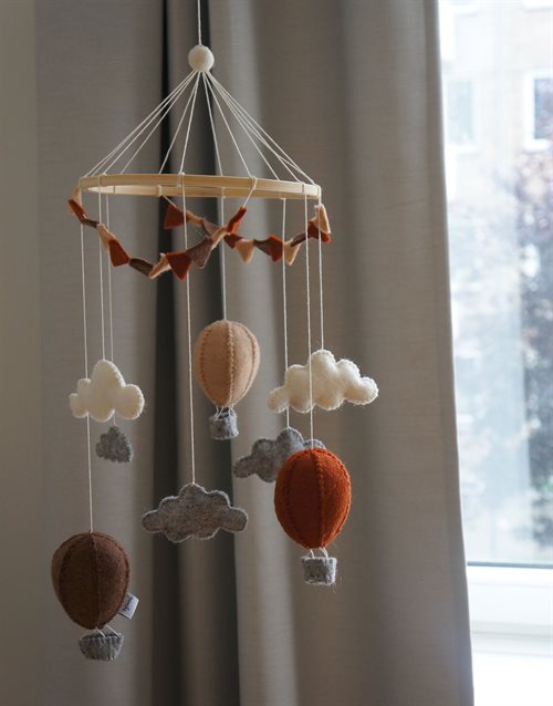 Handsydd mobil, Luftballonger med vimpel, Beige/Brun