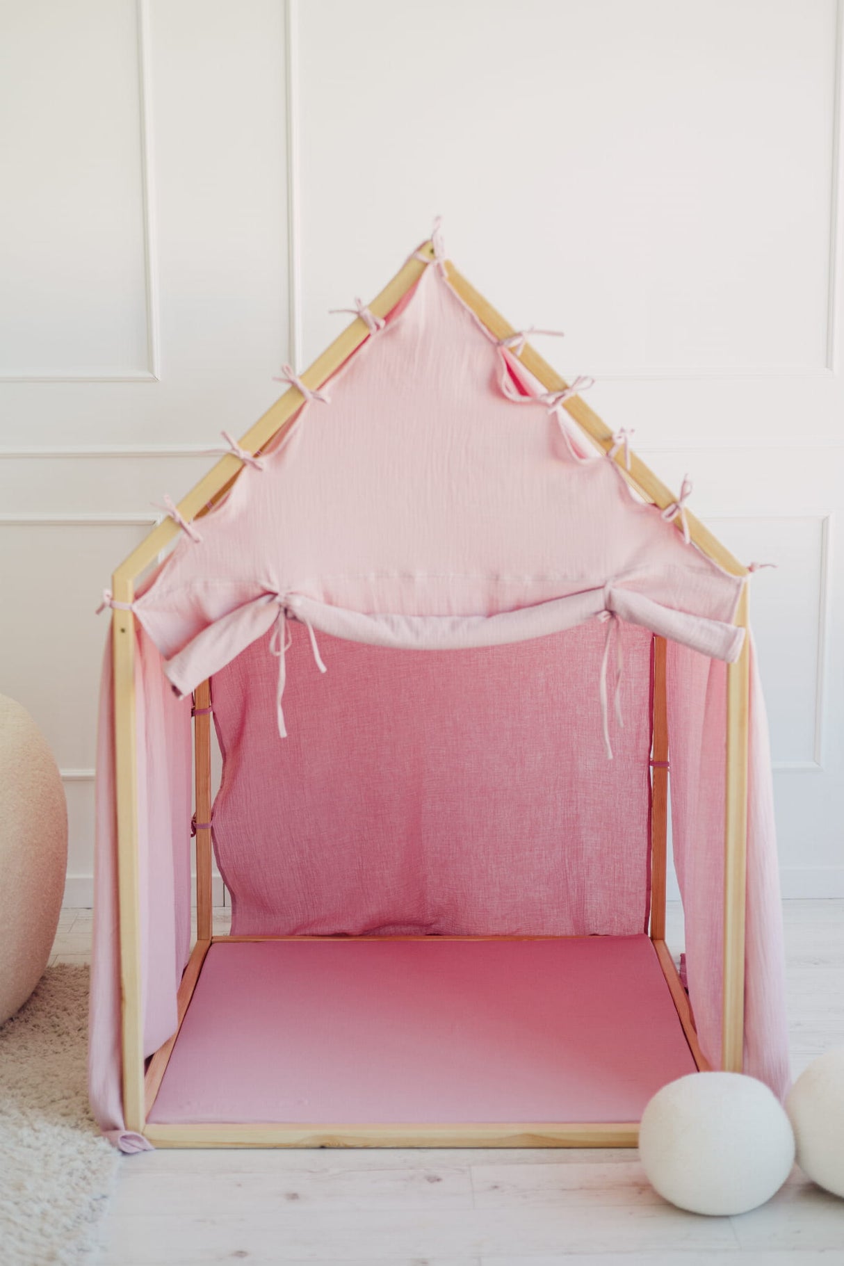 Trähus Classic med rullgardin, Rosa
