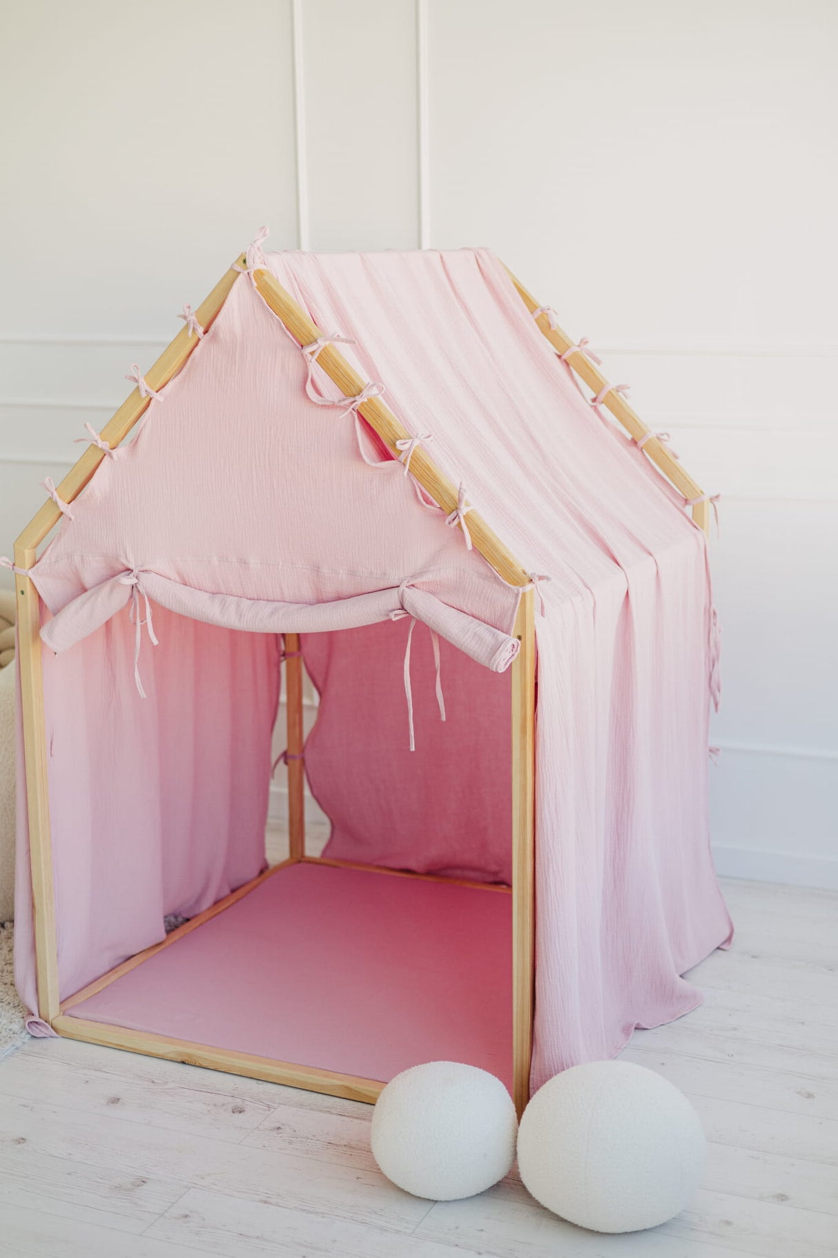 Trähus Classic med rullgardin, Rosa