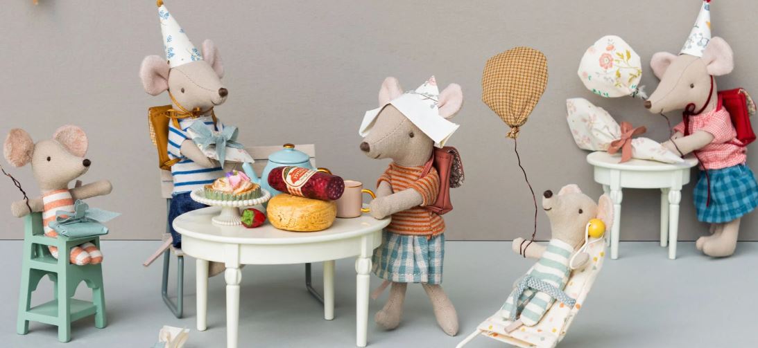 Triplets, Baby mice in matchbox