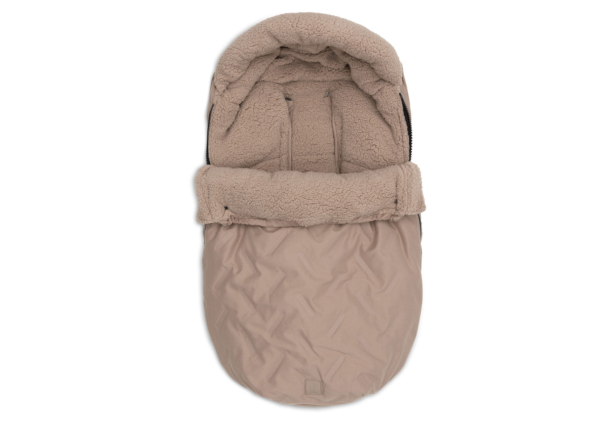 Åkpåse Babyskydd 0+ 3/5 punkts Embossed Milky Coffee