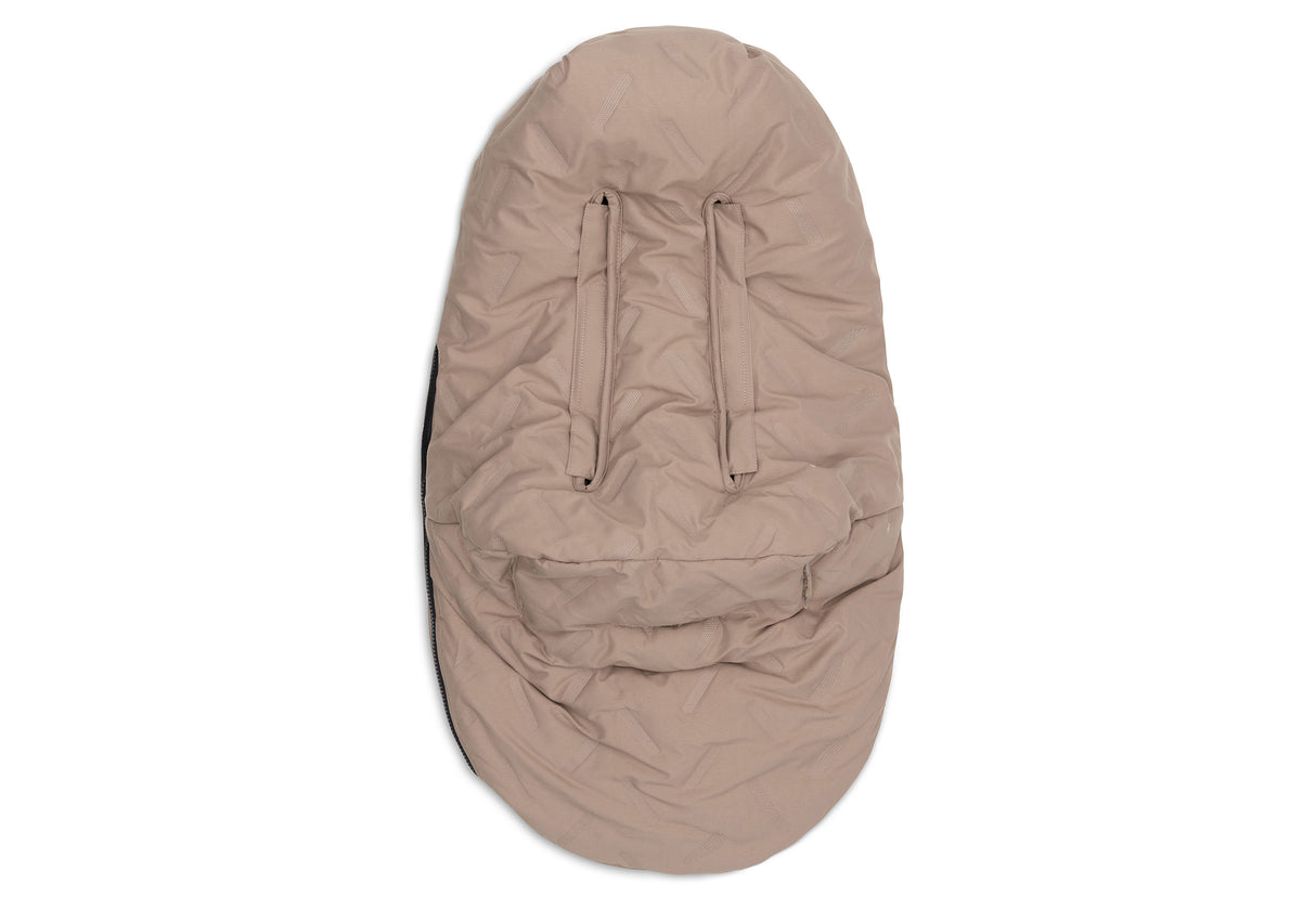 Åkpåse Babyskydd 0+ 3/5 punkts Embossed Milky Coffee