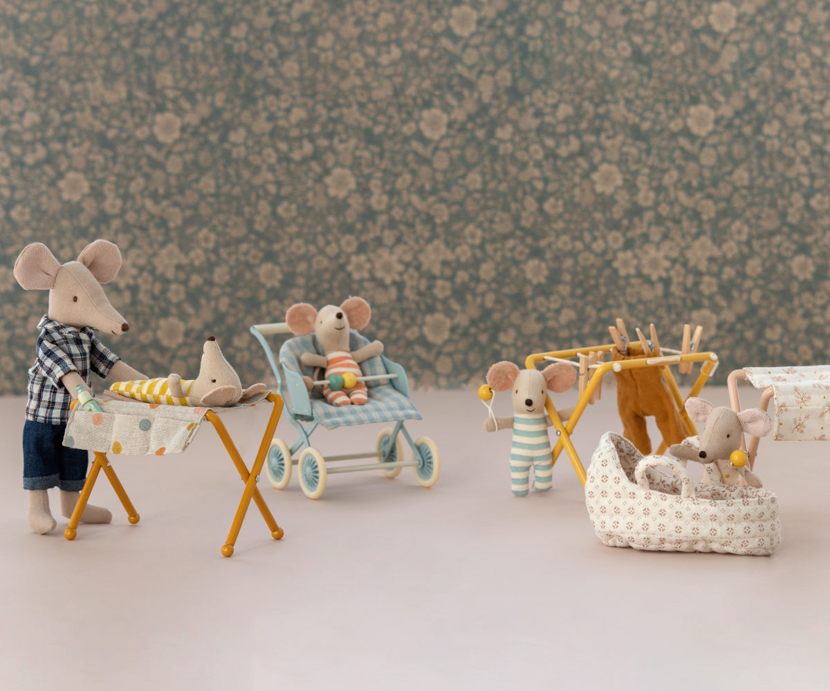 Triplets, Baby mice in matchbox