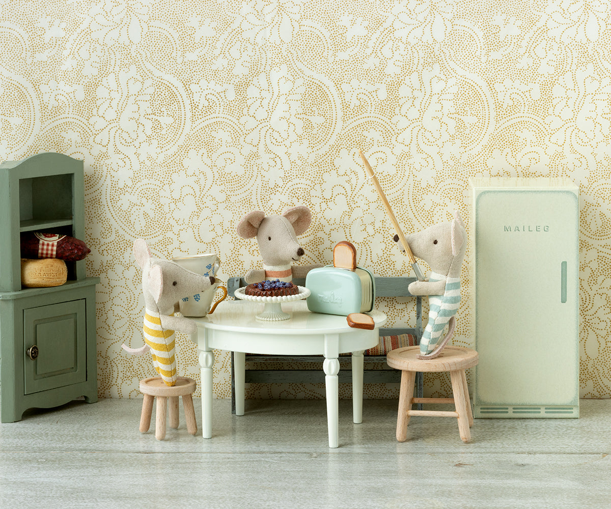 Triplets, Baby mice in matchbox