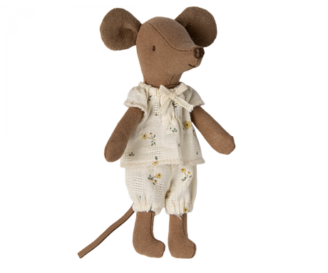 Big sister mouse in matchbox