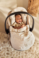 Åkpåse Babyskydd 0+ 3/5 punkts Embossed Sand