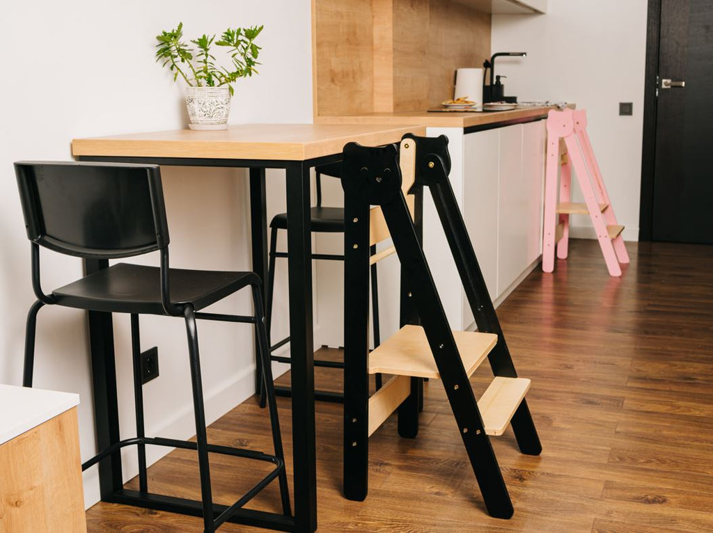 Hoppfällbar Kitchen Tower, Black / Natural - Family.Support.Care.Love