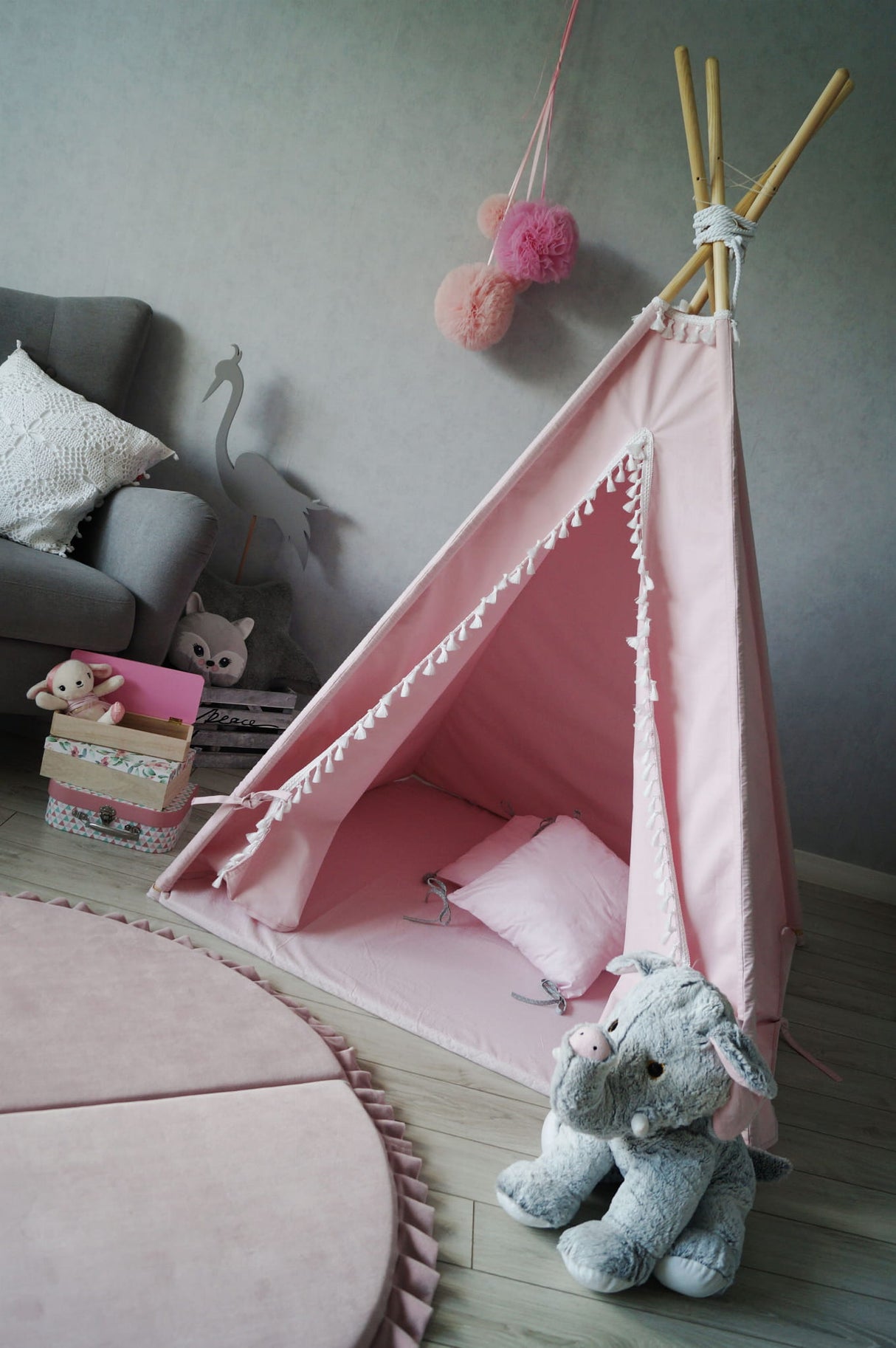 Tipitält med kuddar, Rosa