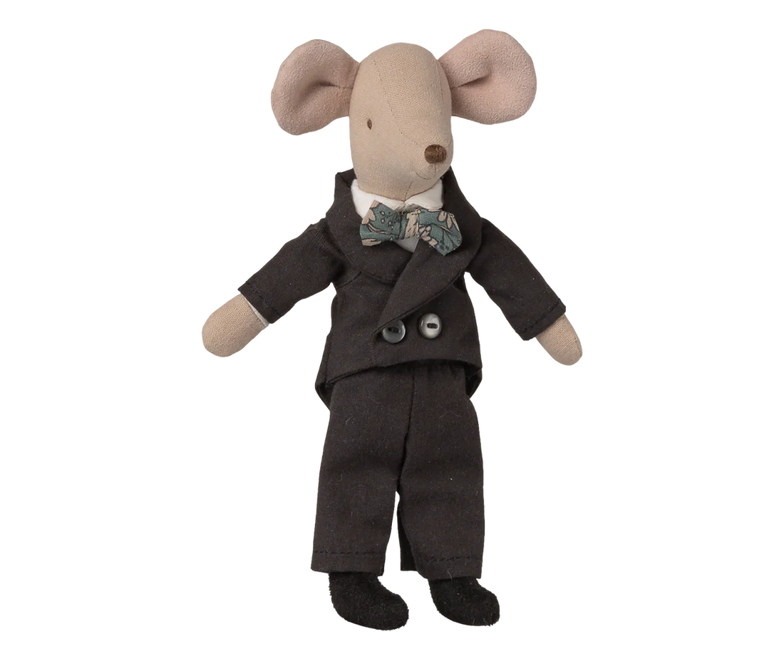 Wedding suit, Dad mouse