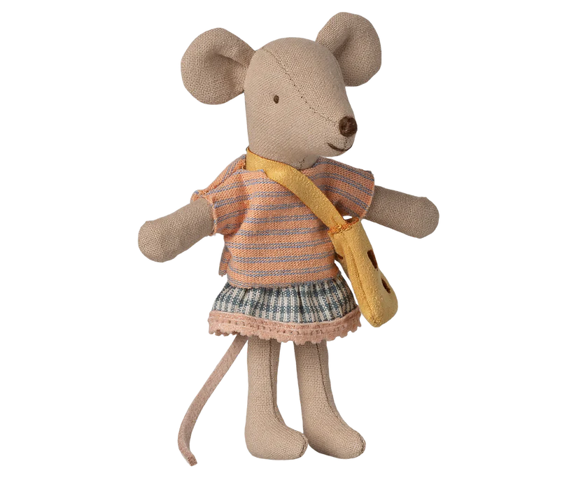 Little sister mouse with bag