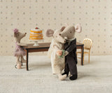 Long dining table, Mouse