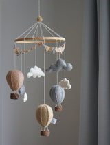Handsydd mobil, Luftballonger med vimpel, Beige