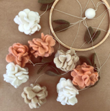 Handsydd mobil, Blommor, Korall
