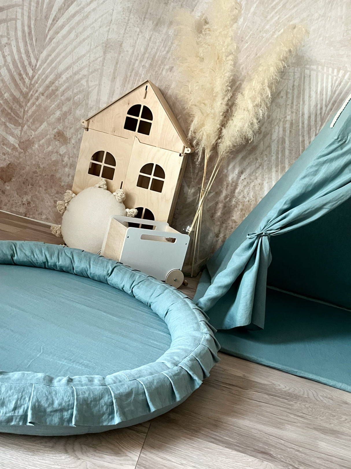 Junior Nest linne, Mint