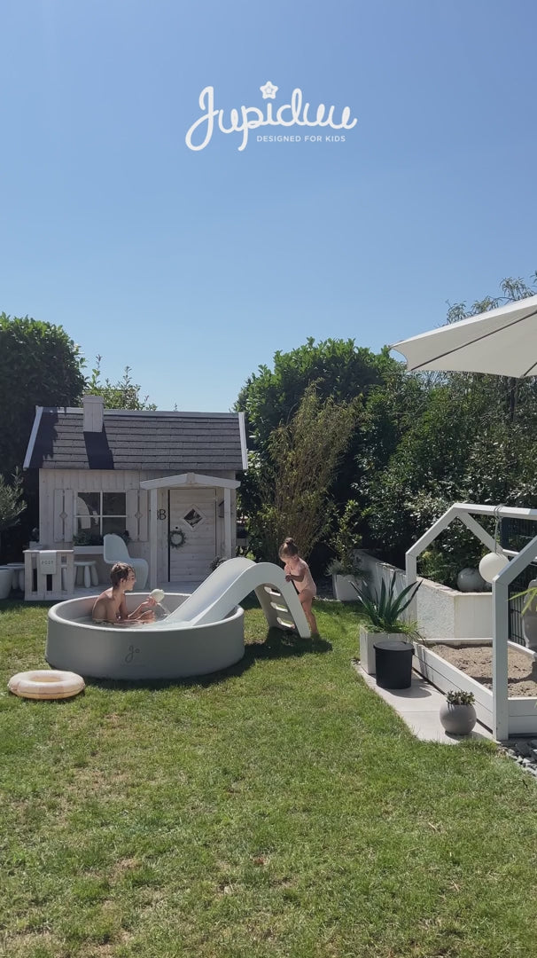 Pool (FÖRBESTÄLLNING)