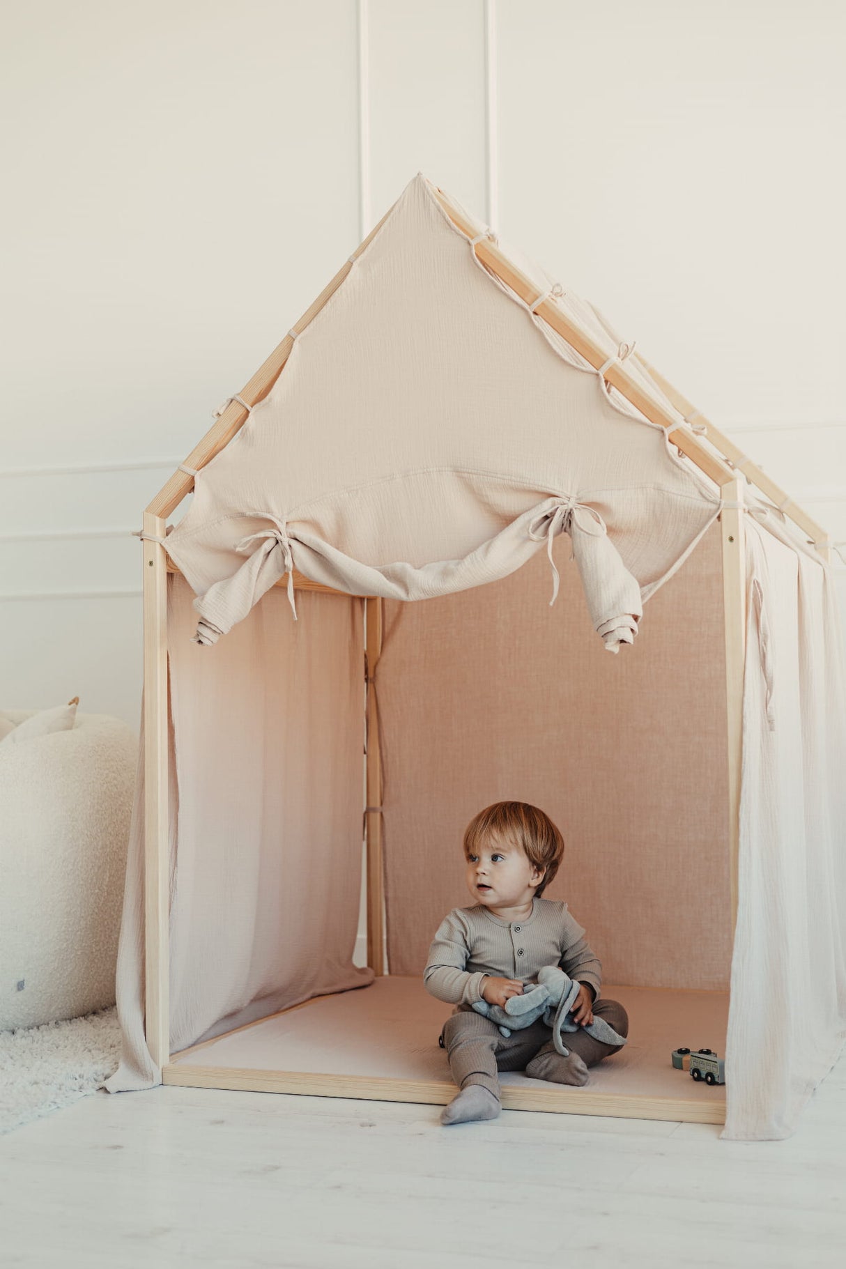 Trähus Classic med rullgardin, Beige