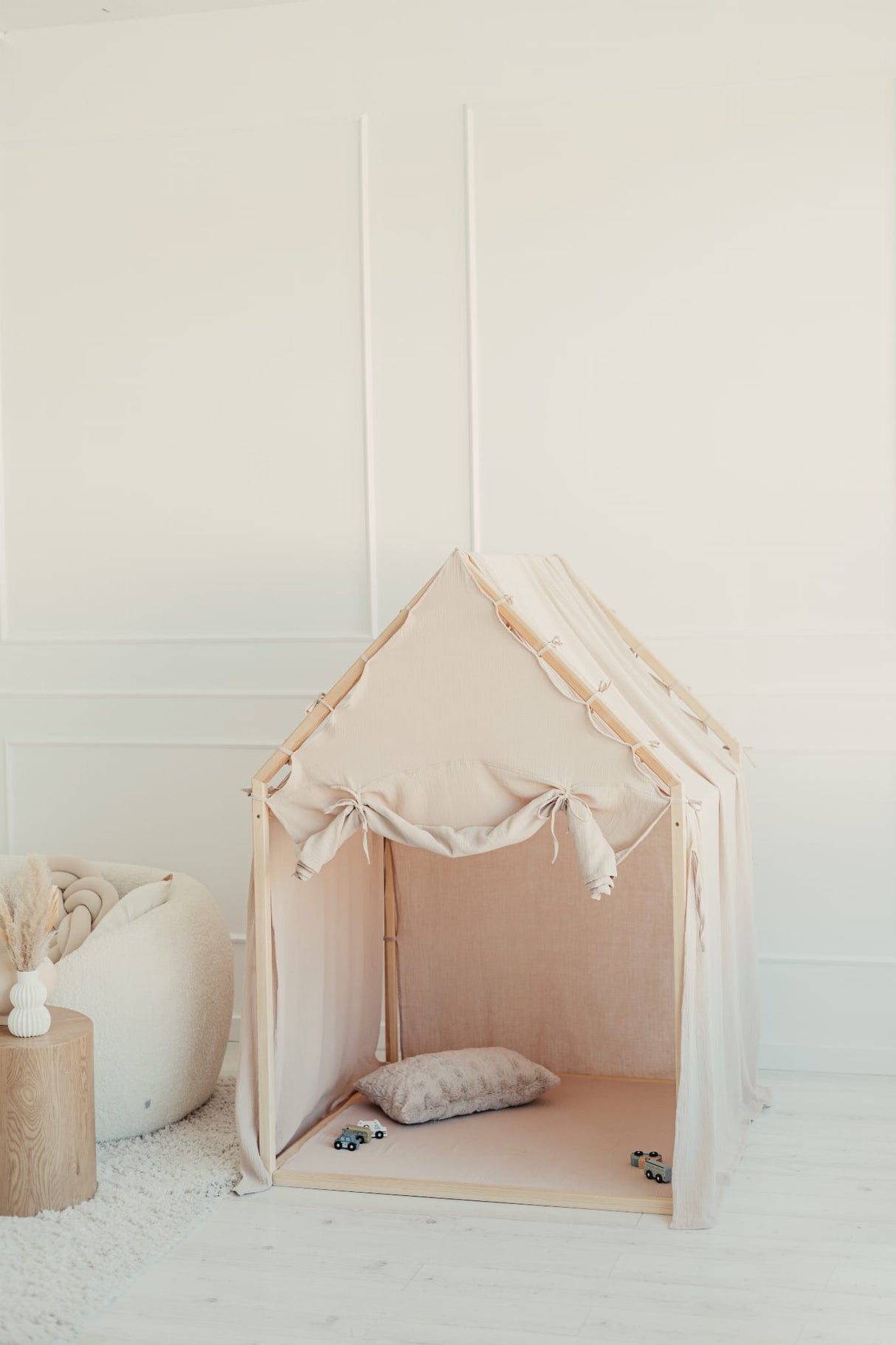 Trähus Classic med rullgardin, Beige