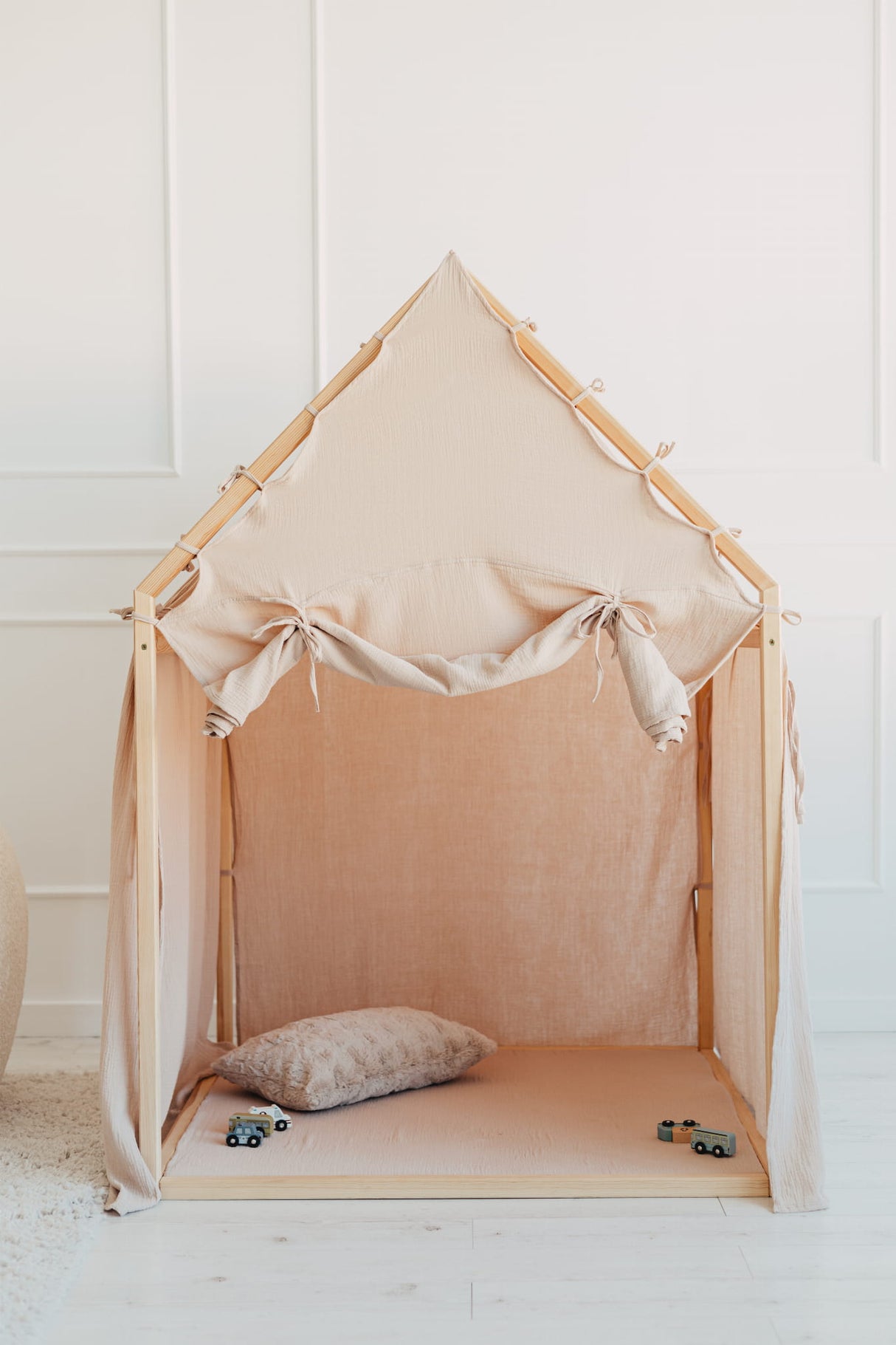 Trähus Classic med rullgardin, Beige