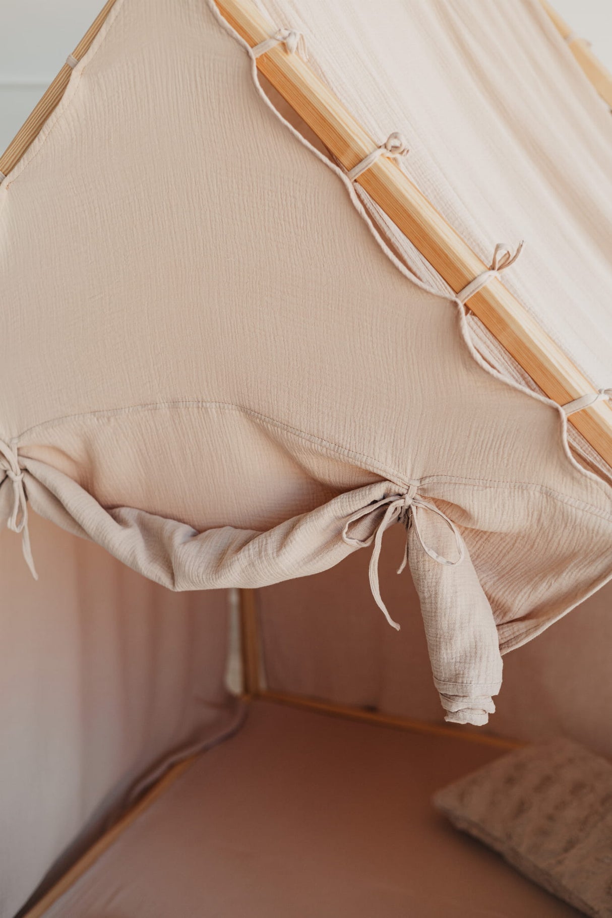 Trähus Classic med rullgardin, Beige