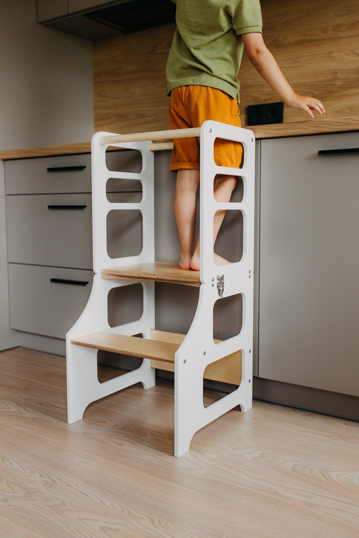 Foldable kitchen tower, White