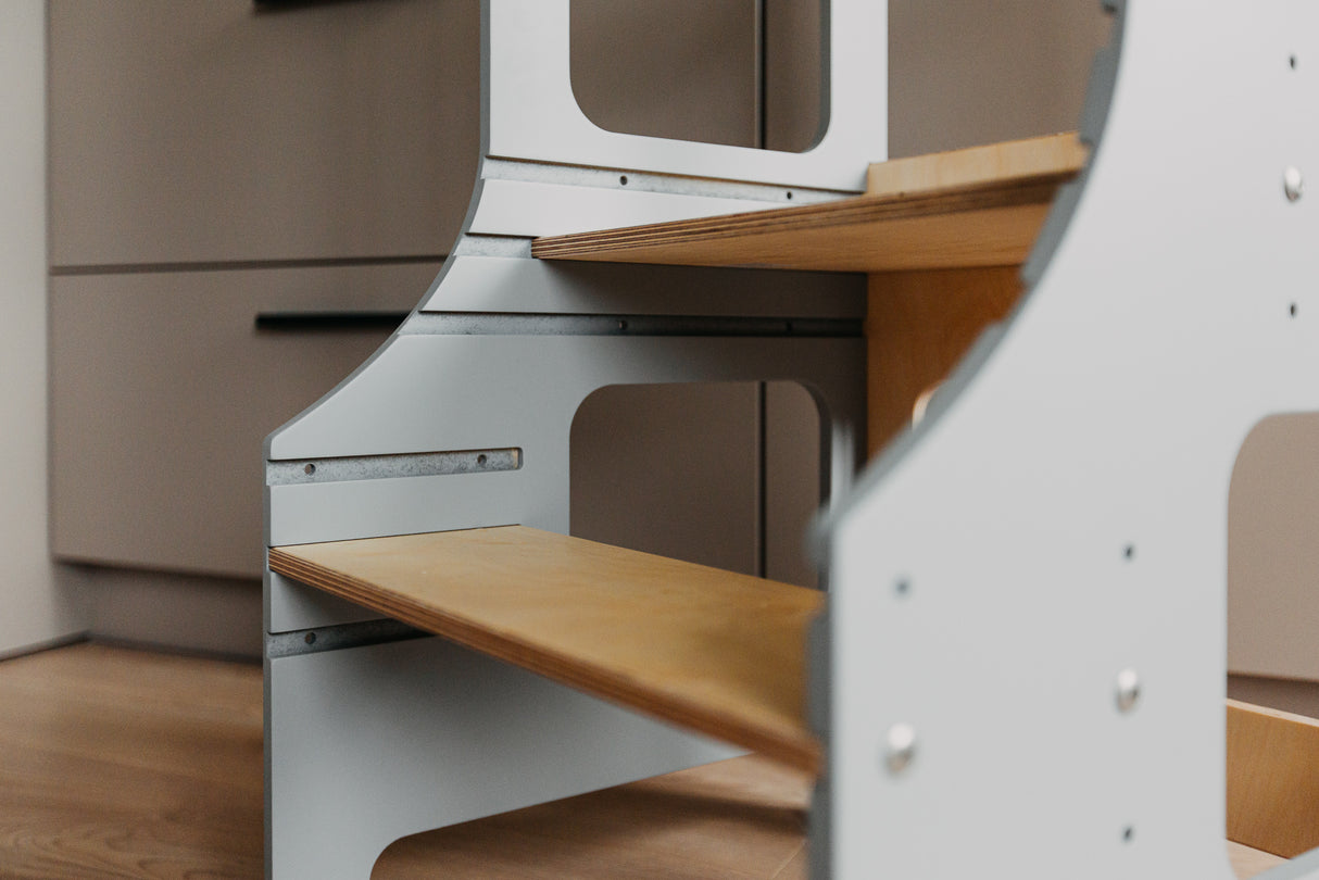 Adjustable height kitchen tower, Grey