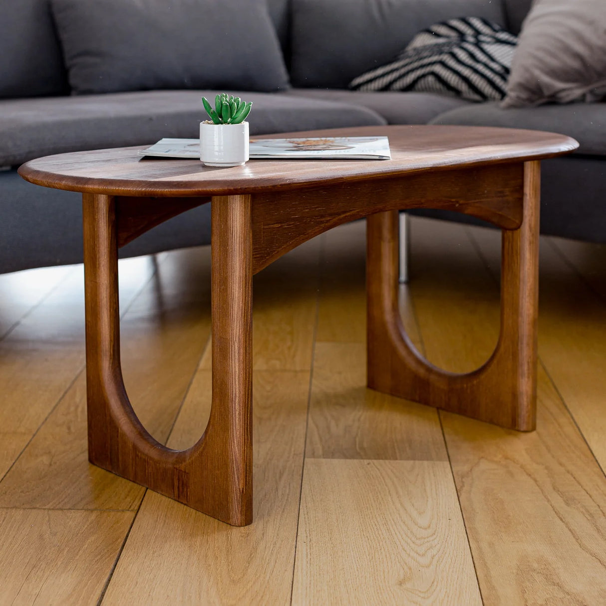 Mid-Century modern coffee table | Large