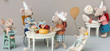Triplets, Baby mice in matchbox
